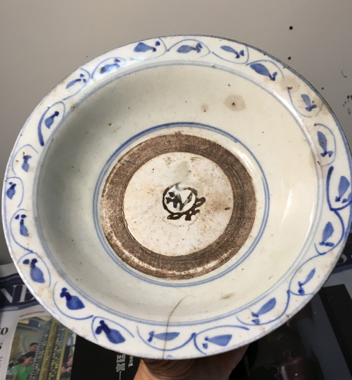 瓷器鉴定明代青花缠枝花卉纹折沿碗